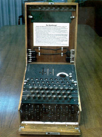 Трёхроторная военная немецкая шифровальная машина «Энигма»